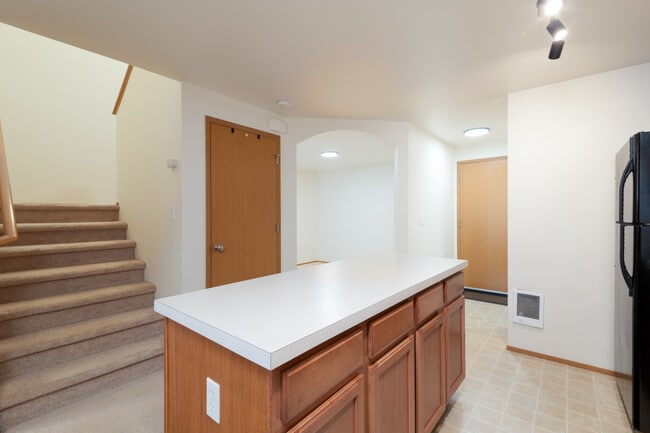 Building Photo - 2732 Hidden Springs Loop SE