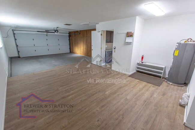 Building Photo - 18414 N 129th Ave