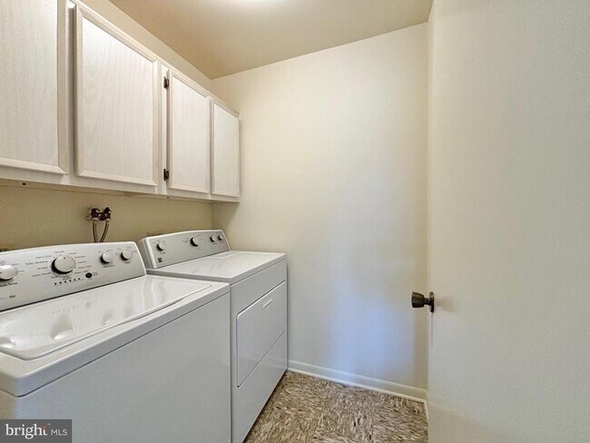 Building Photo - 15316 Pine Orchard Dr