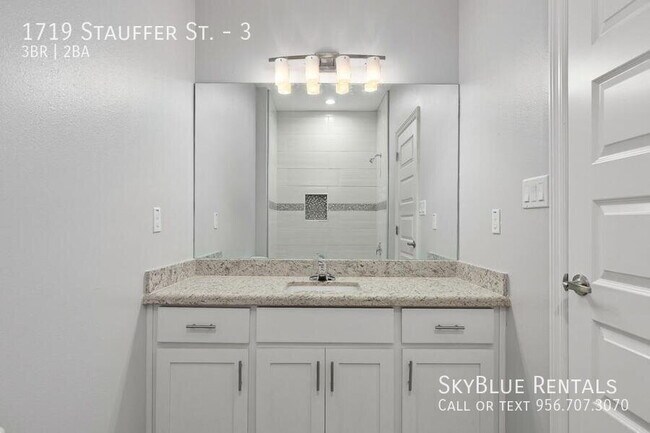 Building Photo - 1719 Stauffer St.-3