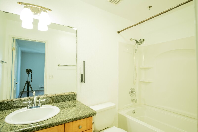 Building Photo - 2491 Creekside Ct