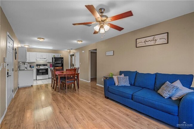 Building Photo - 1804 Oasis Dr