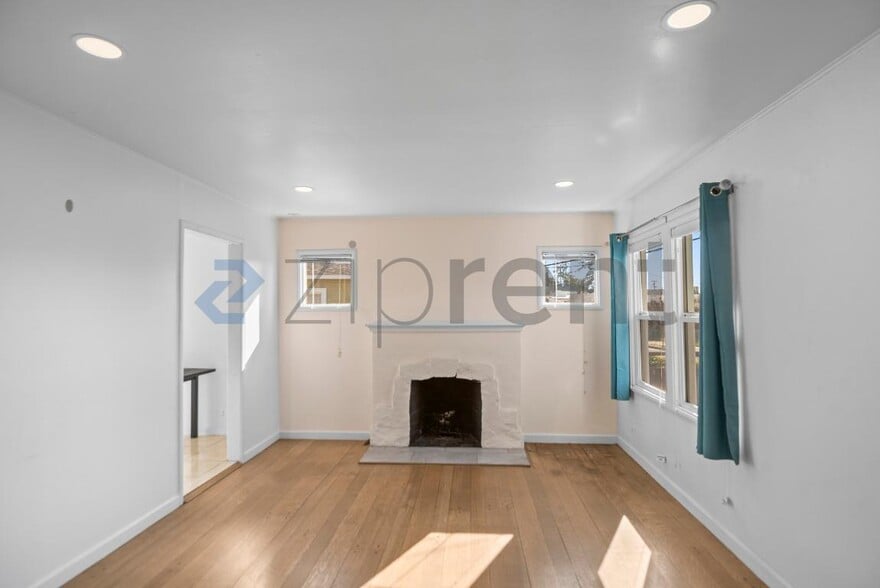 Building Photo - 5914 Mauritania Ave