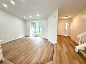 Building Photo - 1084 Hummingbird Ln