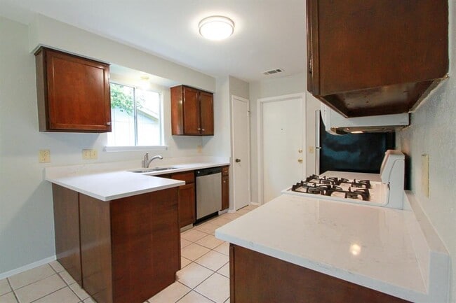 Building Photo - 7900 Whitsun Dr