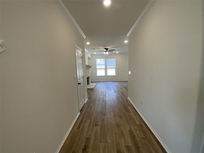 Building Photo - 908 Solitude Dr