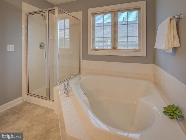 Building Photo - 8410 Chaucer House Ct