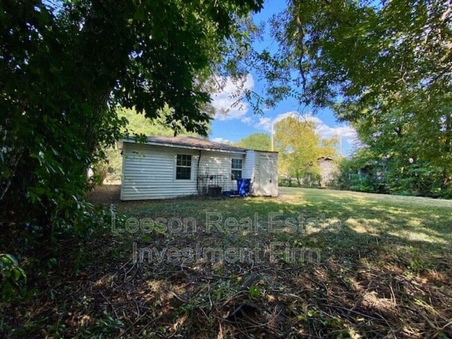 Building Photo - 1727 Hickory St