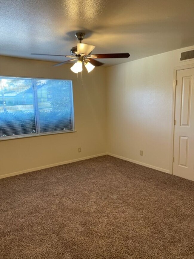 Building Photo - PLAC2158