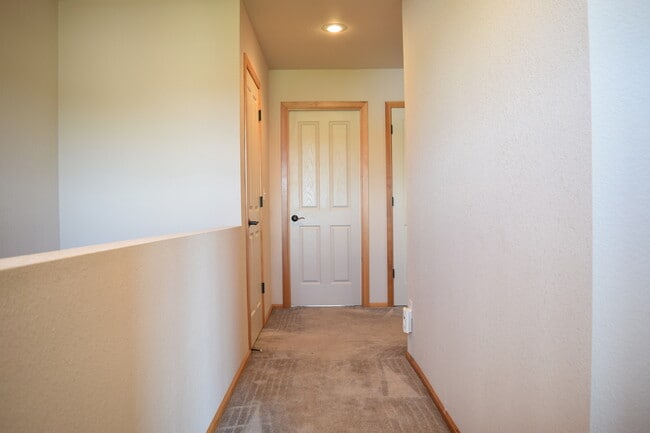 Building Photo - Beautiful 3 bed 2.5 bath townhome for rent!