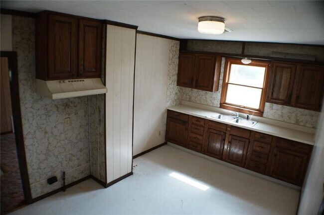 Building Photo - 5550 County Rd 2200