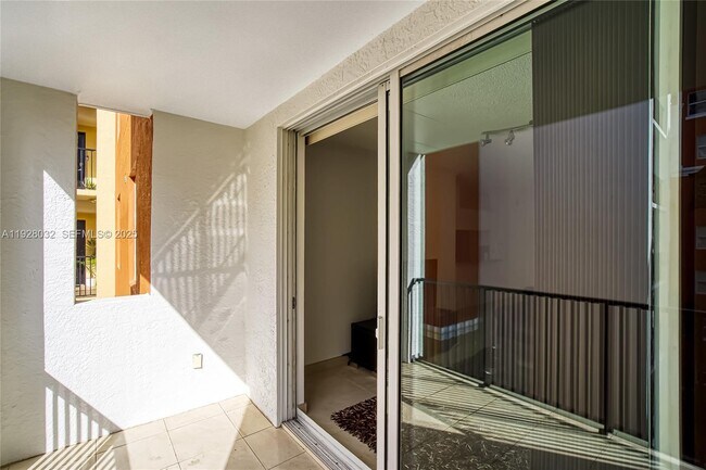 Building Photo - 17150 N Bay Rd