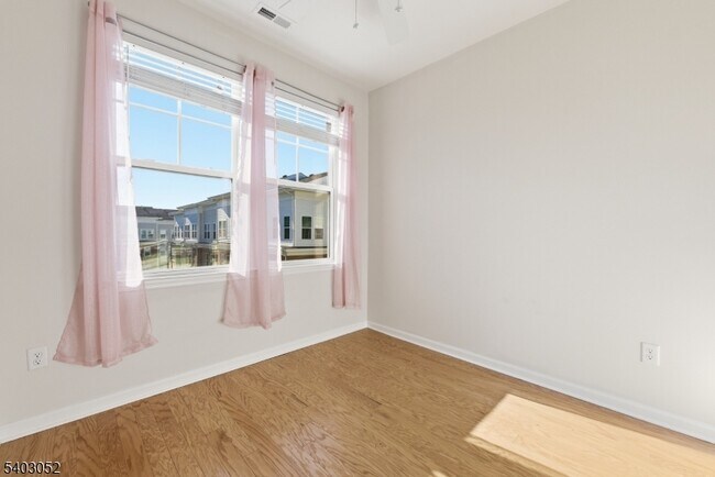 Building Photo - 38 Bond St