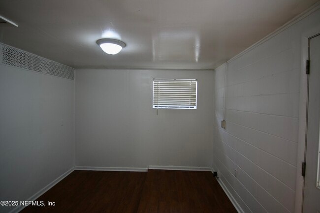 Building Photo - 137 Hercules Dr E
