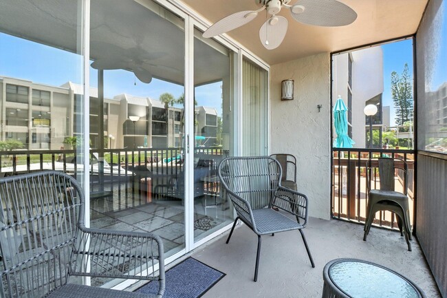 Building Photo - 6 Royal Palm Way