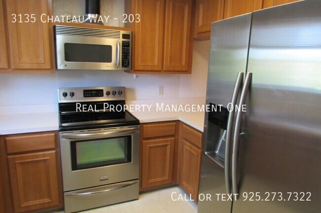 Building Photo - 3135 Chateau Way