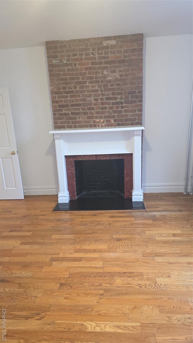 Building Photo - 3 Main St