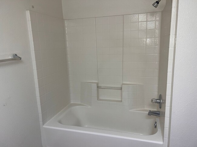 Building Photo - 3829