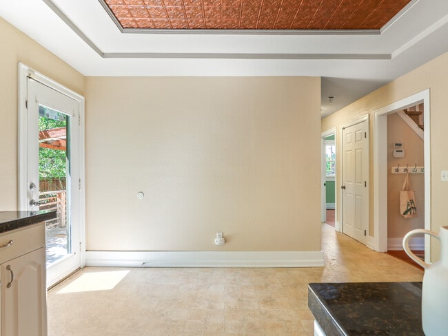 Building Photo - 9648 N Central St