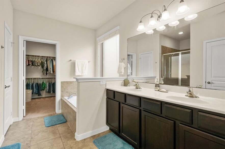 Building Photo - 19911 Mulberry Pine Ln