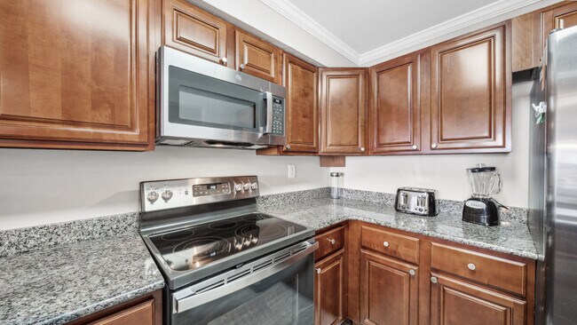 Building Photo - 7205 Thomas Dr