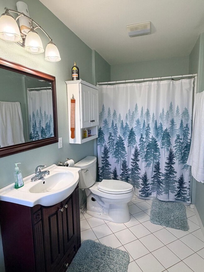 Building Photo - EPHRATA- 2+ bed/2 bath home with private deck w/ hillside views, d/w, a/c and garage! W/S/G paid!