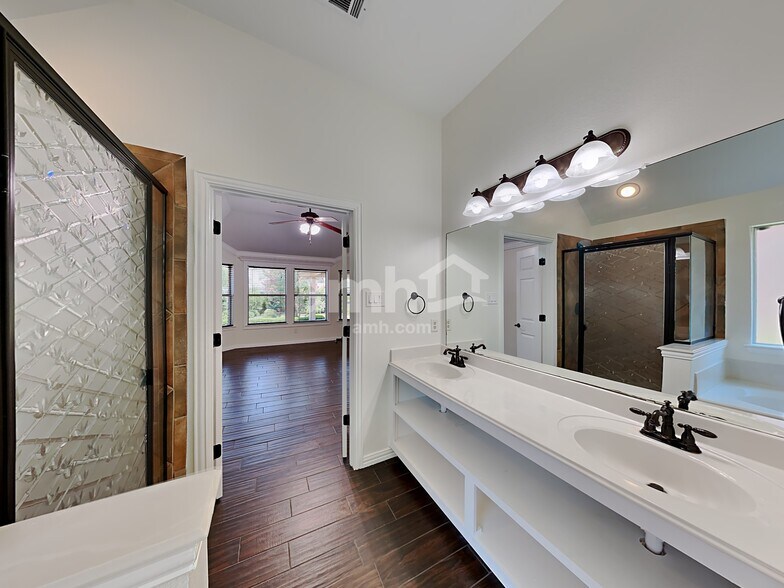 Building Photo - 2228 Coopers Hawk Ct