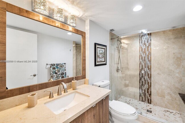 Building Photo - 1149 Hillsboro Mile