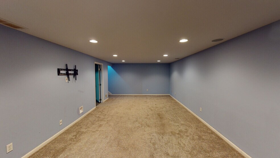 Building Photo - 707 Dorsey Way