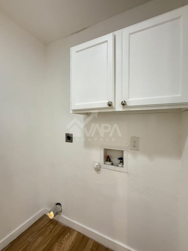 Building Photo - 10038 Raven Field Dr