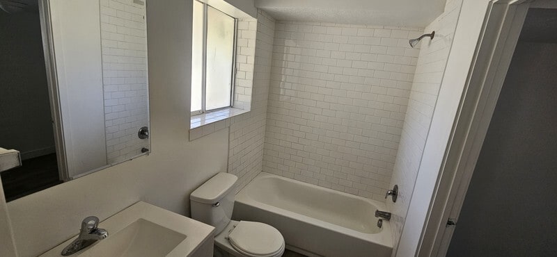Building Photo - 9831 S Darin Dr
