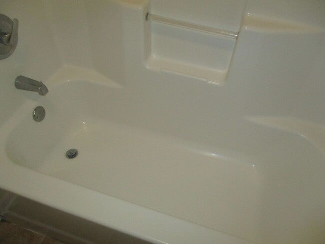 Building Photo - 222 Glade Ln