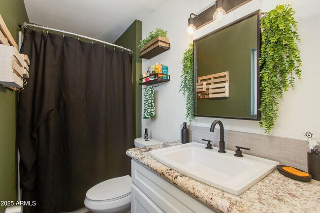 Building Photo - 3009 E Dahlia Dr