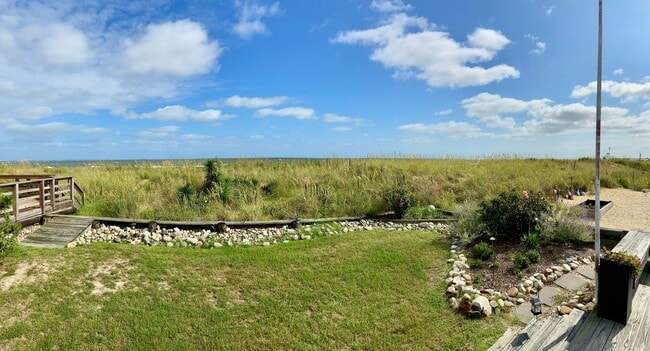Building Photo - BayFront Beach Cottage