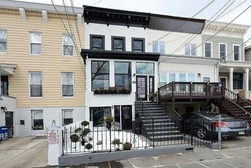 Building Photo - 295 Webster Ave