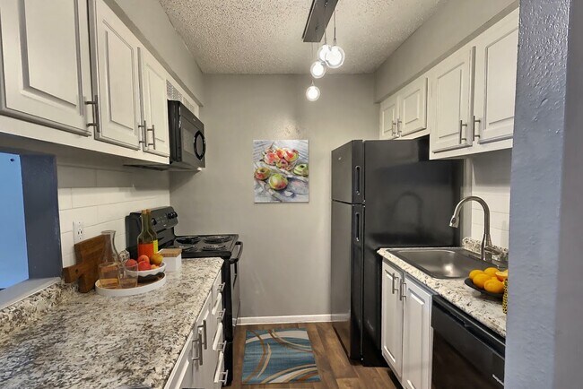 Chef’s Kitchen - Pinebrook Apartments