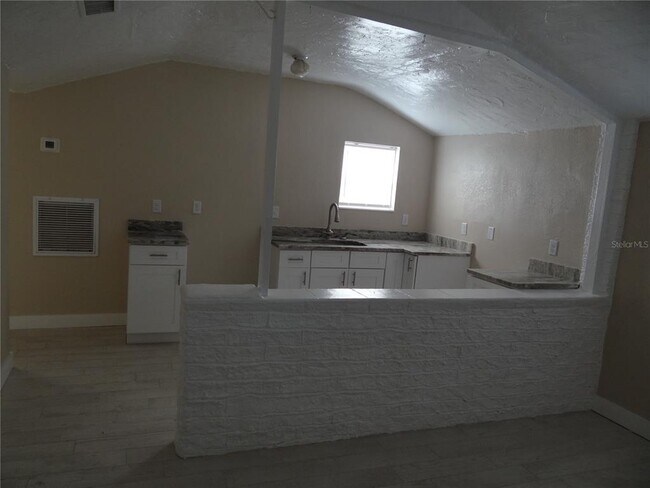 Building Photo - 13360 Boca Ciega Ave