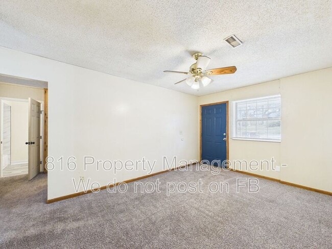 Building Photo - 402 S Commercial Ave