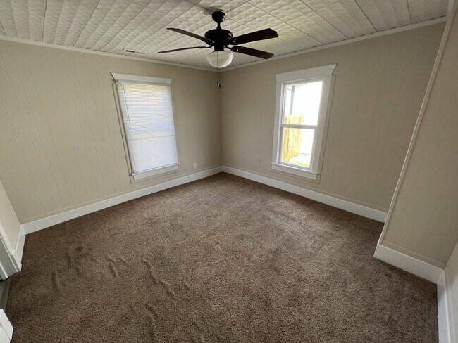 Building Photo - Newly renovated 2 bed 1 bath in Aurora, Missouri!