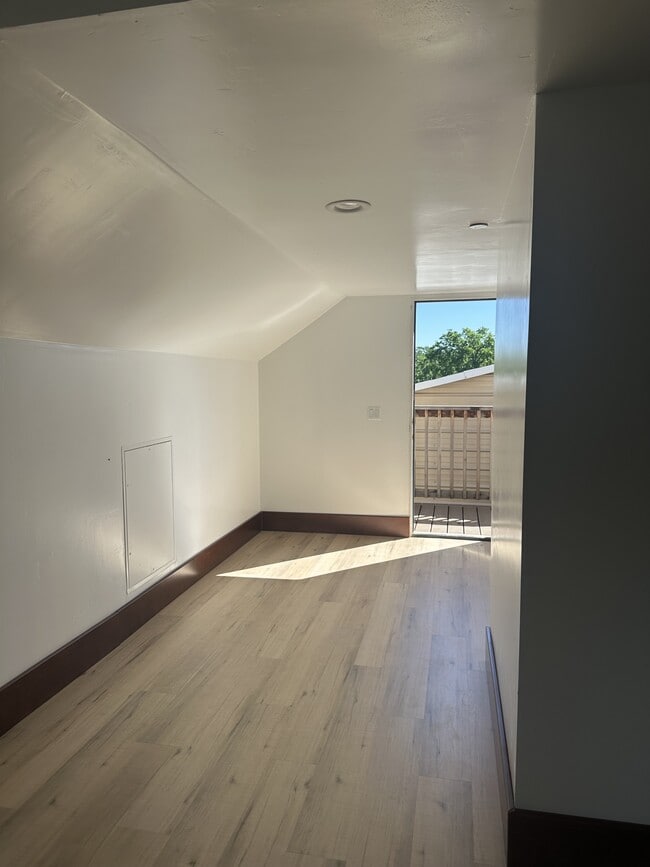 Building Photo - 10526 Sisters Ct