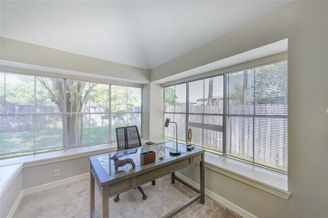 Building Photo - 1526 Forest Home Dr