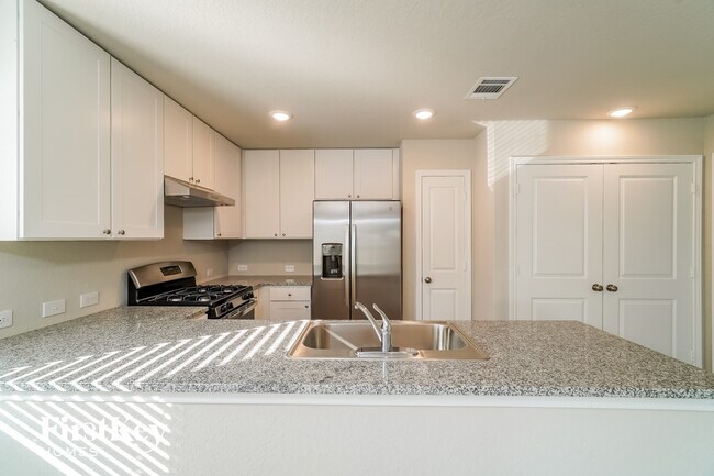 Building Photo - 10783 Prusiner Dr