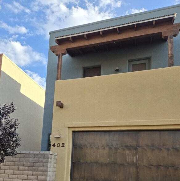 Primary Photo - 402 E Croydon Park Rd