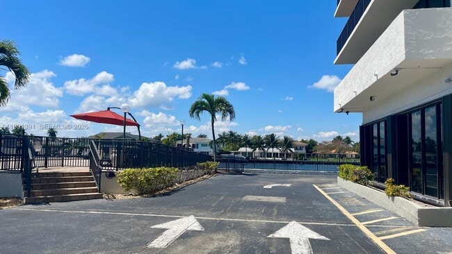 Building Photo - 2017 S Ocean Dr