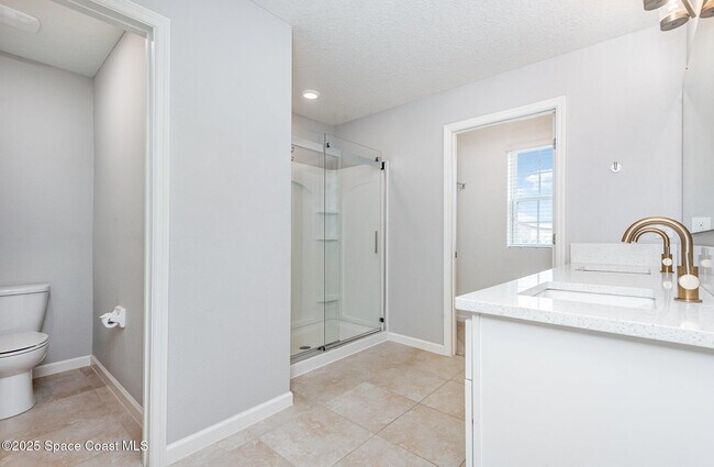 Building Photo - 112 Alamere Dr SW