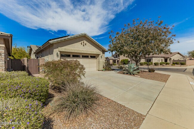 Building Photo - 44296 W Desert Plant Trail