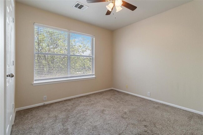 Building Photo - 401 Spruce Dr