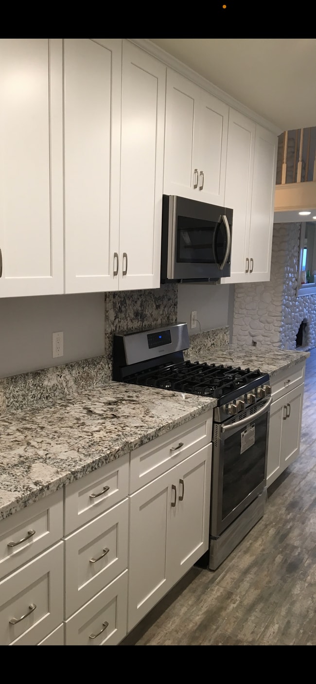 5-Burner Stove, Granite Countertops - 2205 Pacific Ave