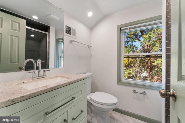 Building Photo - 6107 44th Ave