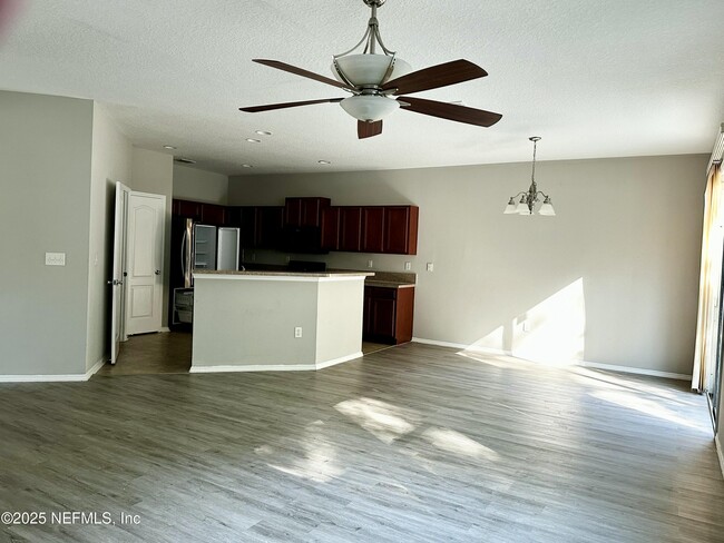Building Photo - 11751 Silver Hill Dr